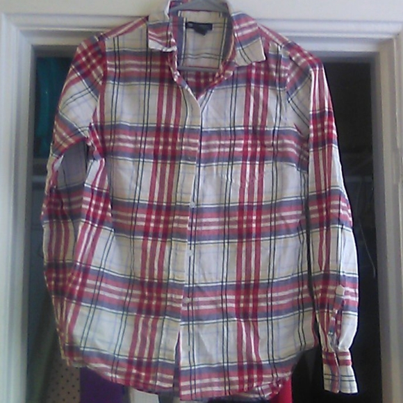 Are checkered Gap button up - Picture 1 of 2